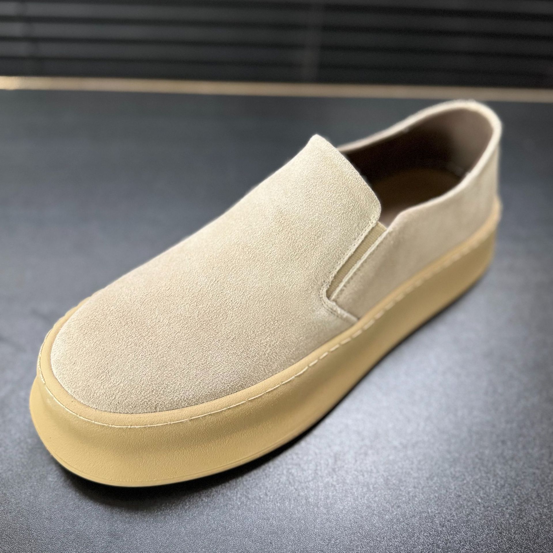 Picture of Men's Thick-Soled Low-Top Suede Loafers, Fashionable Retro British Style Lazy Slip-On Leather Shoes Trend