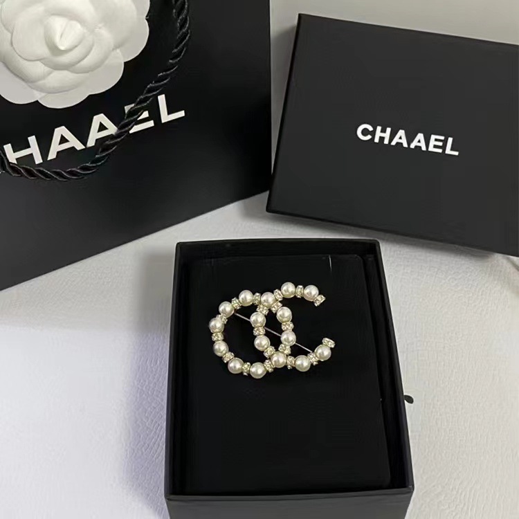Picture of 2023 Autumn and Winter New High Quality Fragrance c Letter Brooch Retro Antique Chest All-match Simple High-end