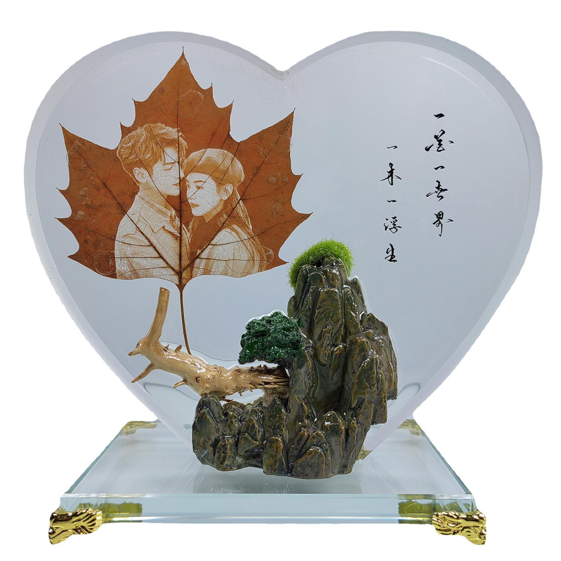 Picture of Leaf carving photos set to send girlfriends girl photos leaves wedding anniversary diy leaf carving birthday gift