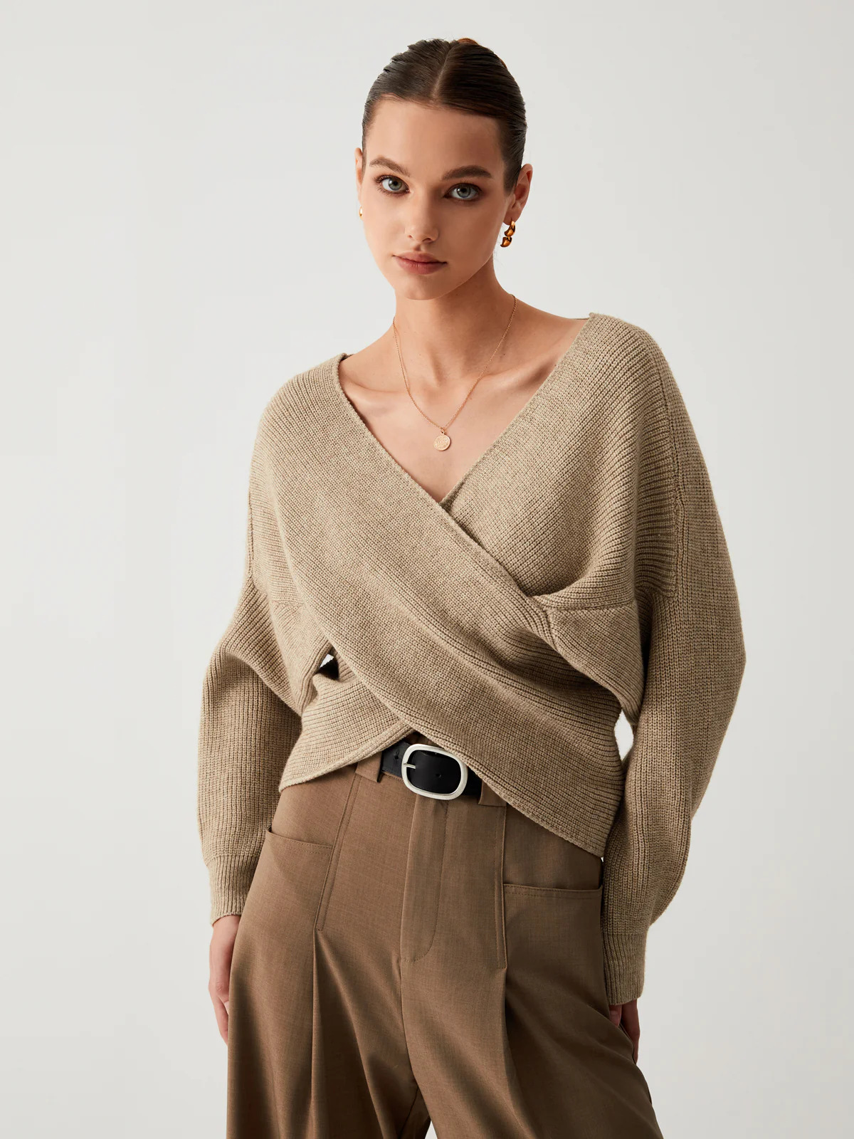 2025 Fall/Winter New Cross V-Neck Simple Solid Color Short Sweater Loose Slimming Commuter Casual Top