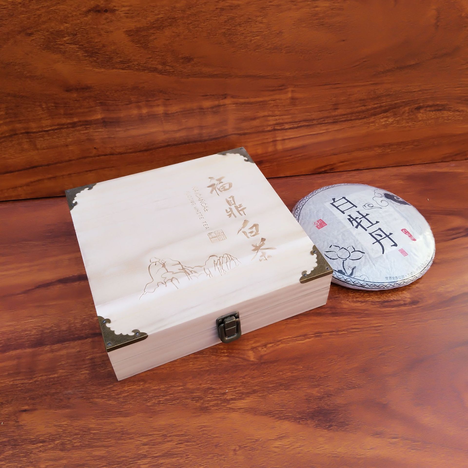 Picture of Wooden Pu'er Tea Box Creative Gift Box Fuding White Tea Cake Wooden Box Tea Packaging Wooden Box Tea Cake Wooden Box