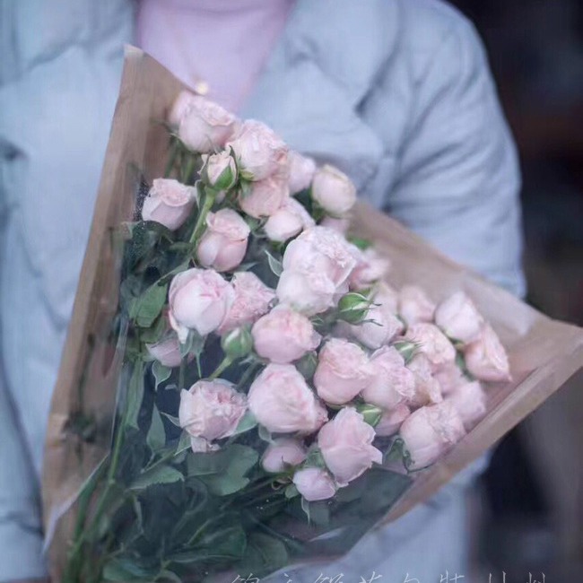 Regular large Kraft paper transparent flower packaging bag retro environmental protection multi-flower bag rose bag factory wholesale