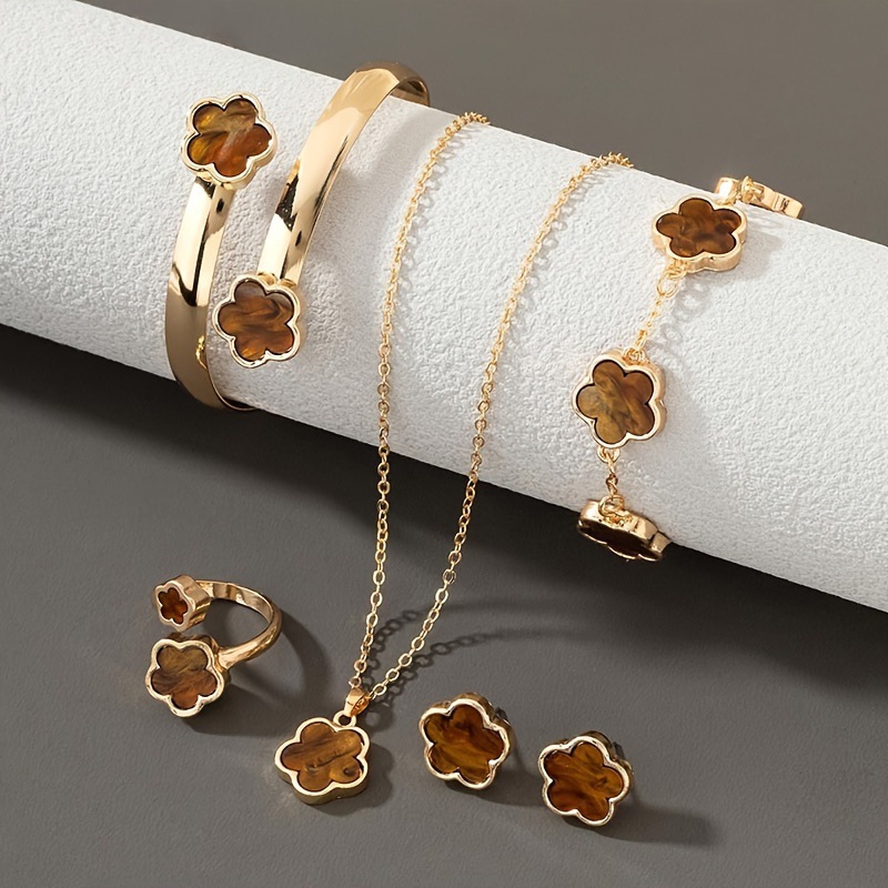 Picture of temu Hot Sale Bright Lucky Flower Jewelry suit Acrylic Bracelet Bracelet Five Leaf Clover Necklace Ring Earrings for Women
