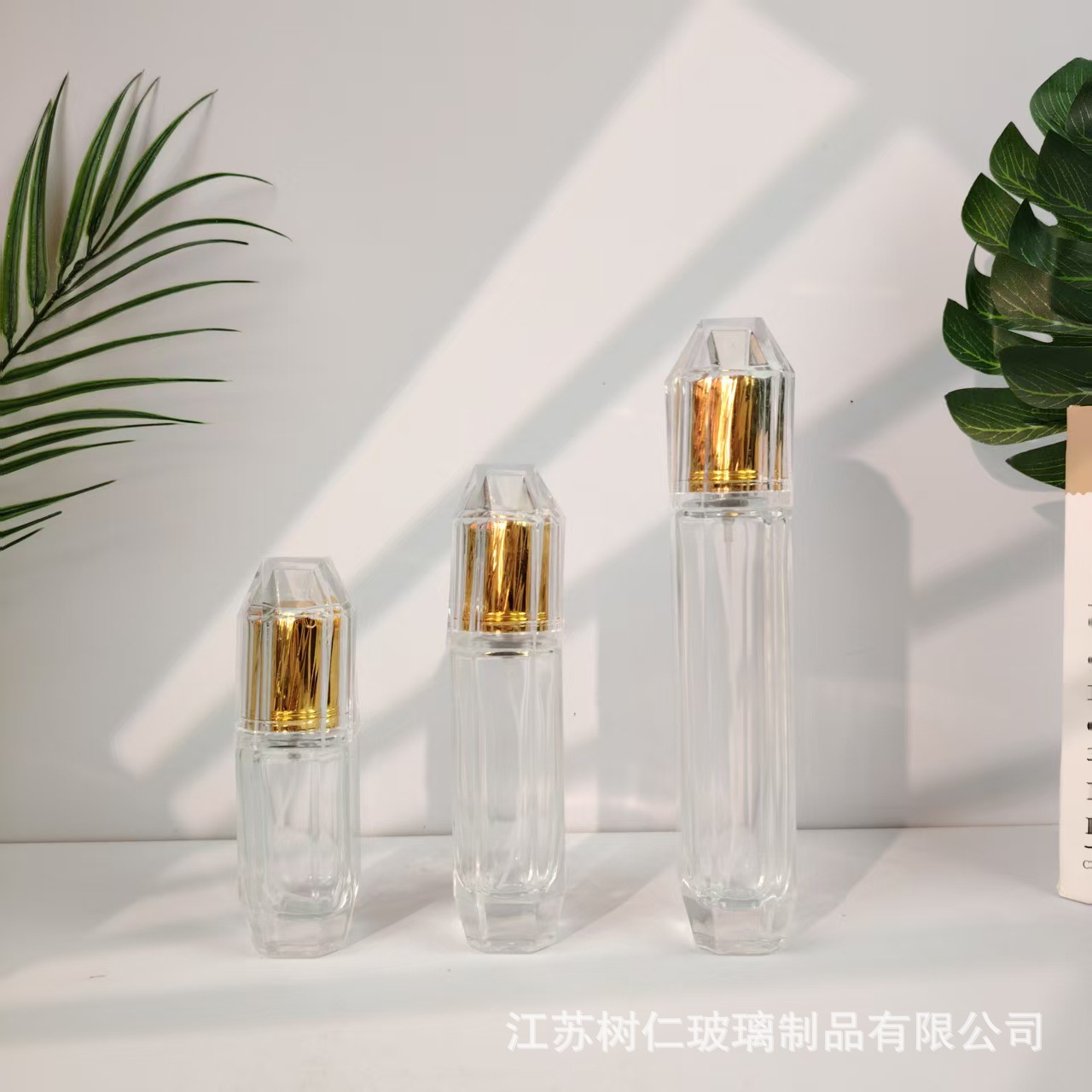 Spot Wholesale High-Quality 30ml 50ml 100ml Portable Dispensing Bottle Fine White Material Press Spray Bottle