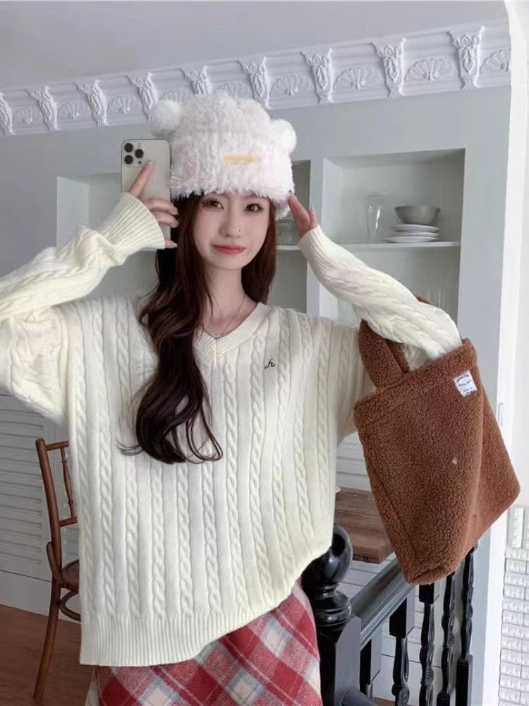 Gentle Style V Neck Twist Knitwear for Women Spring, Autumn and Winter New Korean Style Lazy Outer Wear Loose Top Soft Waxy Knitwear